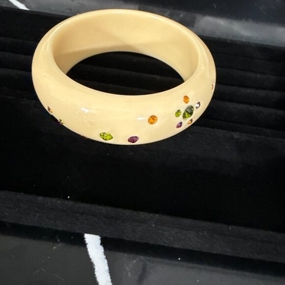 Vintage Unsigned Weiss Lucite Bangle Bracelet with Purple, Amber & Green Crystal - Picture 3 of 4